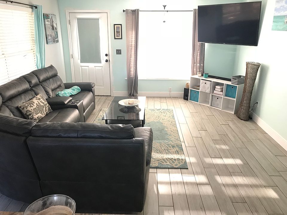 1st image of 615 SW 34th Ter