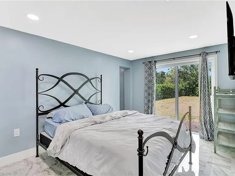 1009 Ridge St — Photo 15