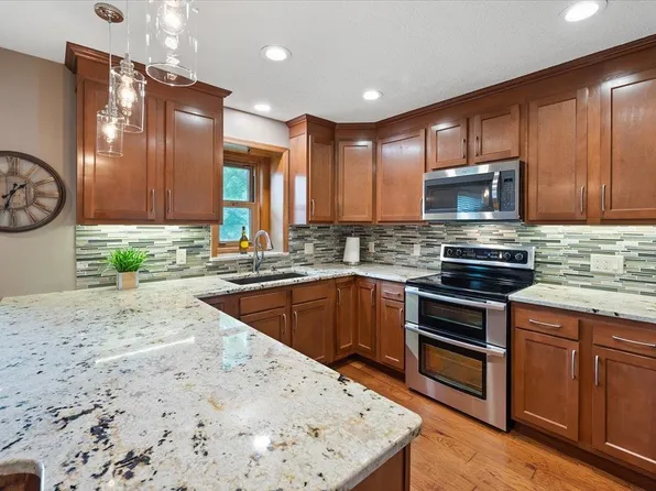 2927 S 158th Cir, Omaha, NE 68130