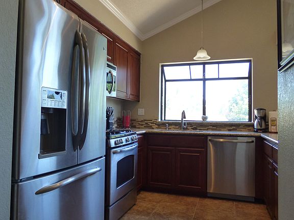 5th image of 2400 Robles Dr