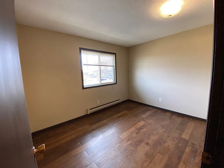 316 Wilson St W — Photo 9