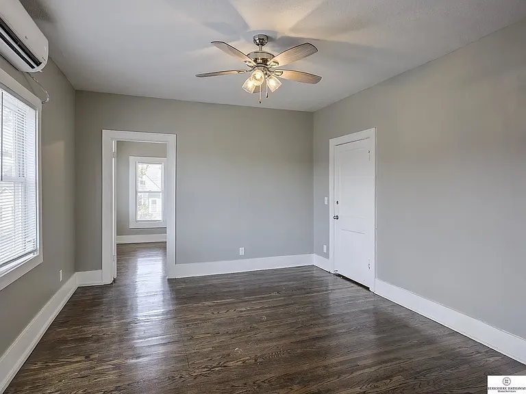 4915 Davenport St #6 — Photo 3