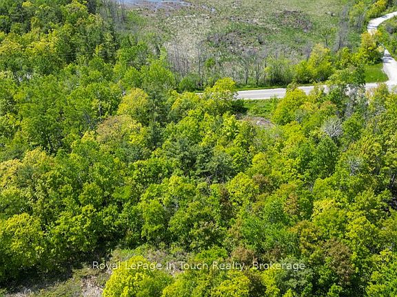 3rd image of 434 Bay Rd