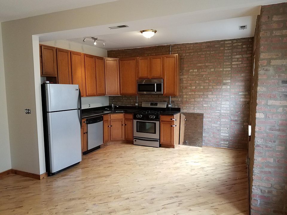 1st image of 1118-28 E Hyde Park