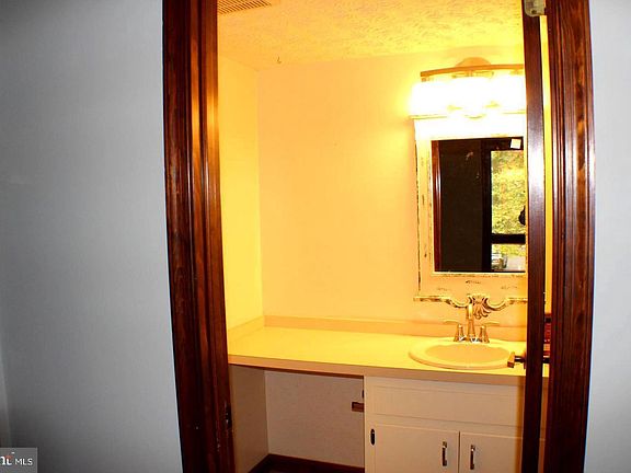 5th image of 44695 White Oak Ct
