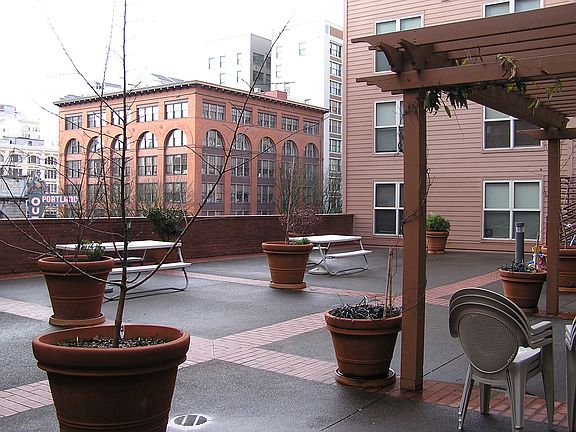 4th image of 222 SW Pine St APT 423
