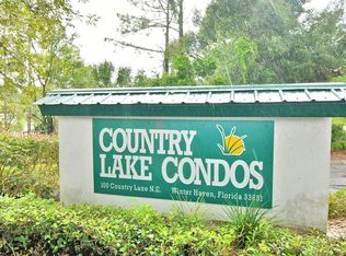 701 Country Ln NE, Winter Haven, FL 33881