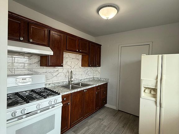 3rd image of 2819 E PUEBLO Avenue
