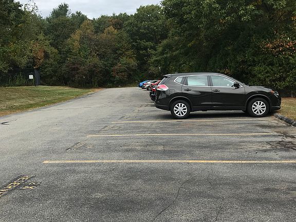 1 Parking spot ample Visitor