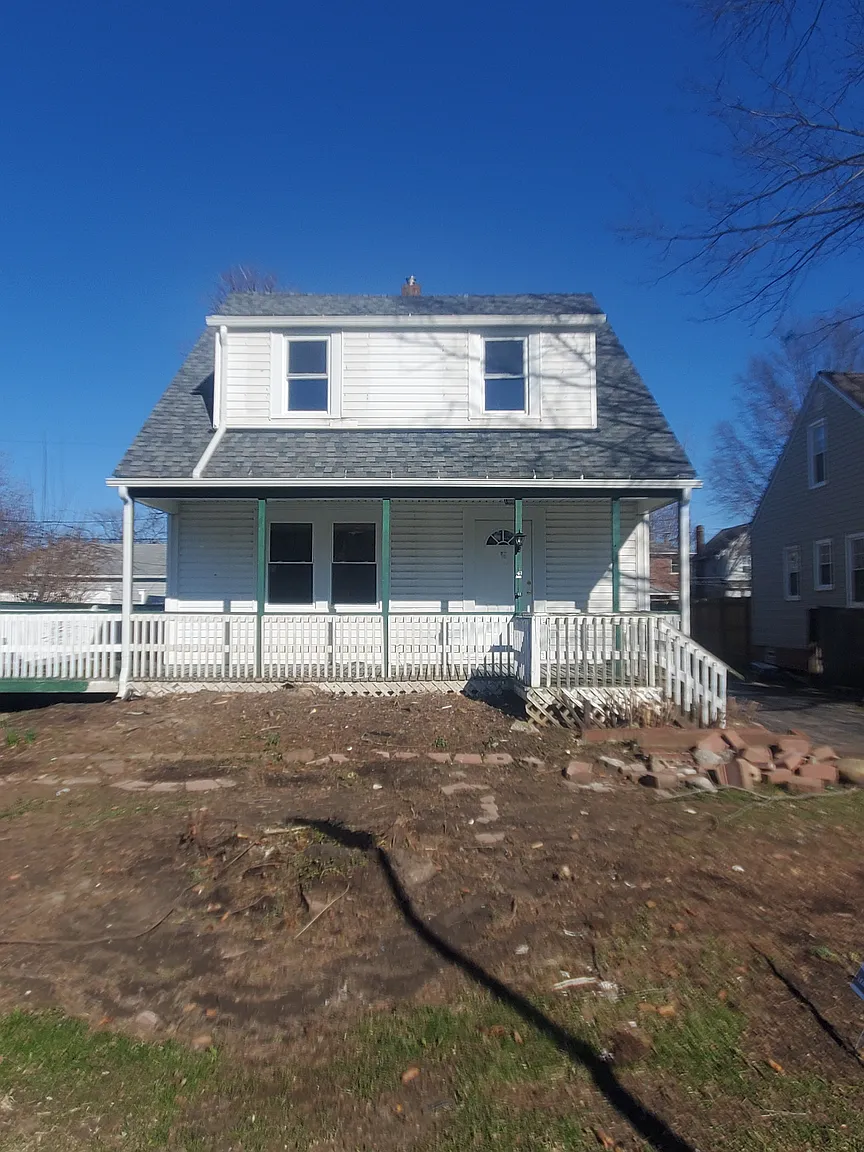 231 E 248th St photo 1