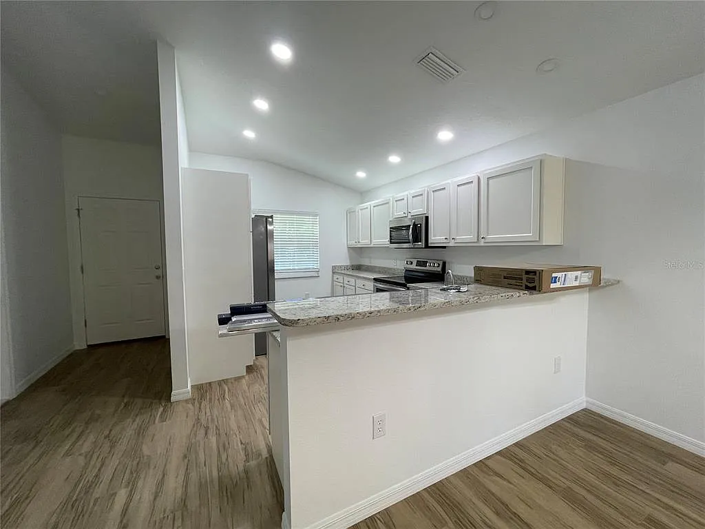 3 bed, 2.0 bath, 1274 sqft, $1,700 — Photo 3