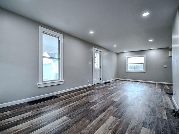 2nd image of 701 W North St