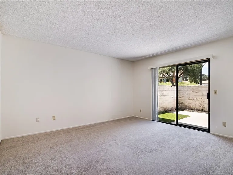 18 Stanford Cir — Photo 25