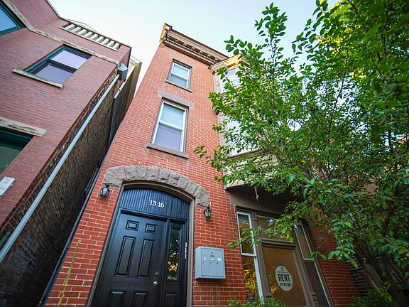 4th image of 1316 W Diversey Pkwy