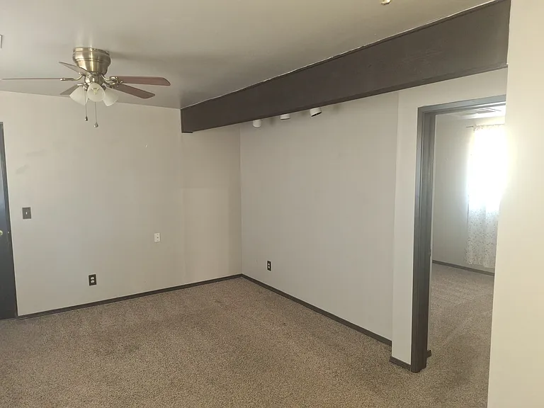 213 Sharon Ave E — Photo 14