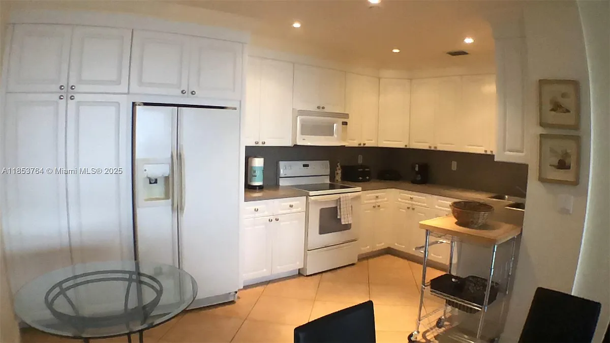 Building Photo - 151 Crandon Blvd #833