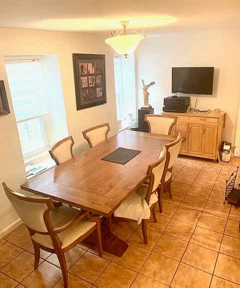 Dining area off kitchen