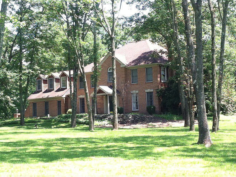 1st image of 15 Buckman Dr