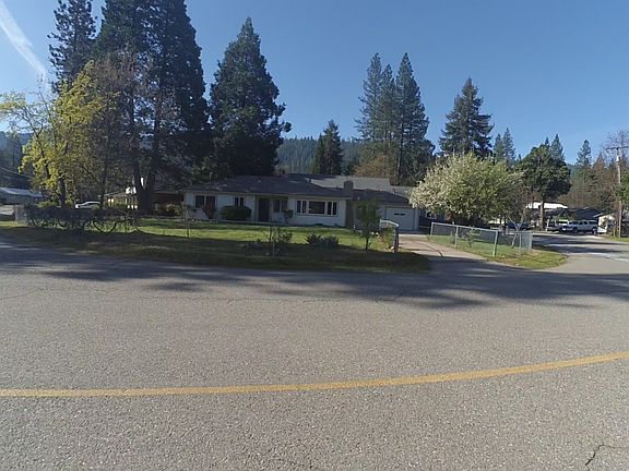 3rd image of 2004 Cedar St