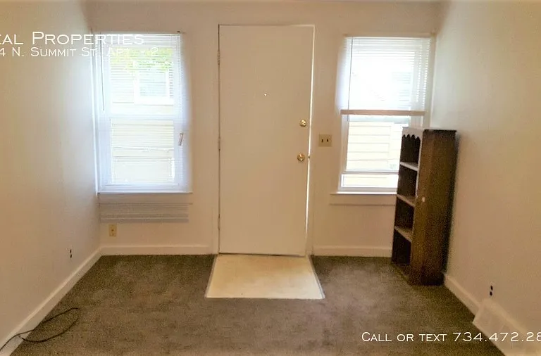 214 N Summit St #2 — Photo 3