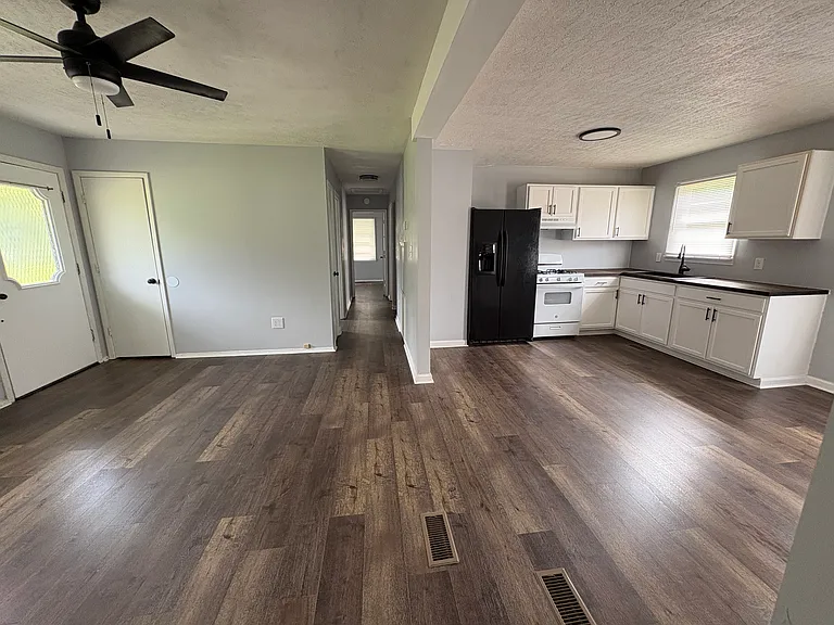 406 Cary Dr — Photo 13