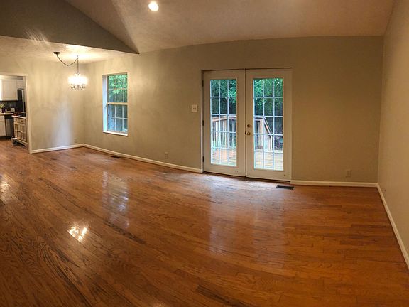 3rd image of 823 Claybrook Ct