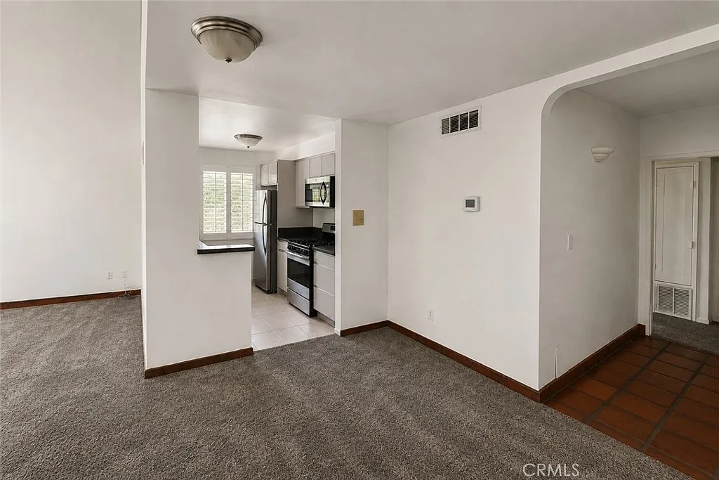 3 bed, 1349 sqft, $3,550 — Photo 4