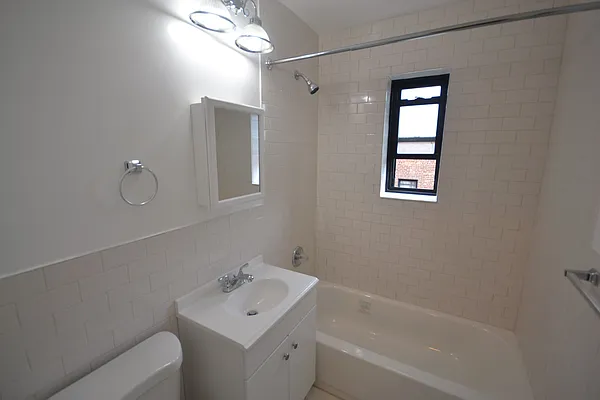 Rented by Silverstein Collection LLC  | media 16