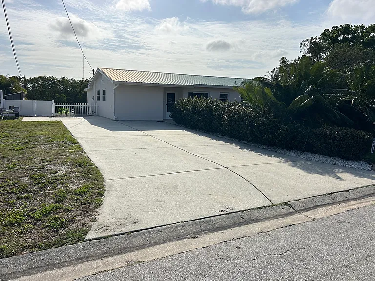 9399 Sun Isle Dr NE — Photo 5