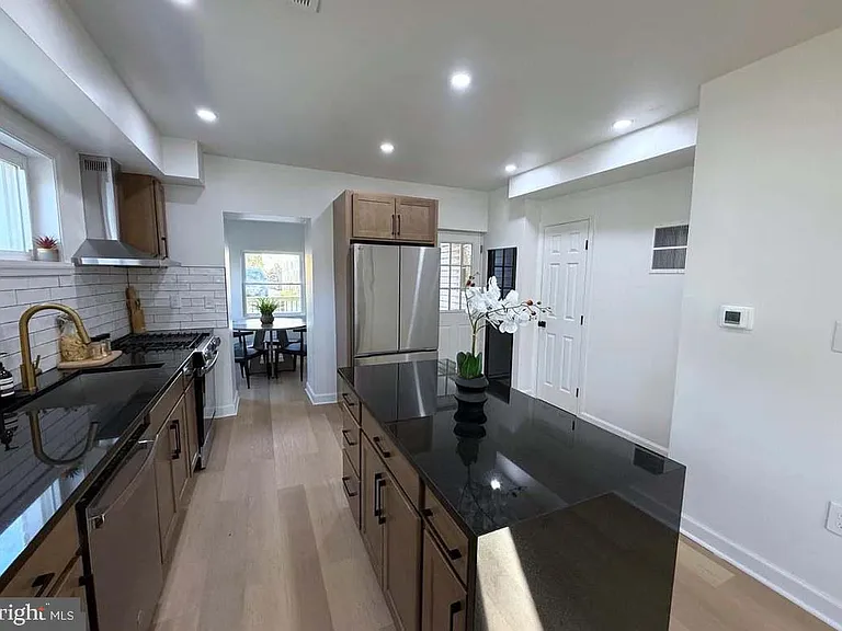 1416 Kearny St NE — Photo 10