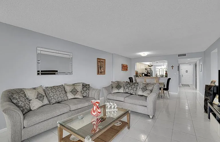 7250 Fairfax Dr #302 — Photo 6
