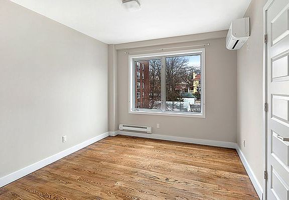 5th image of 19011 Hillside Ave APT 303