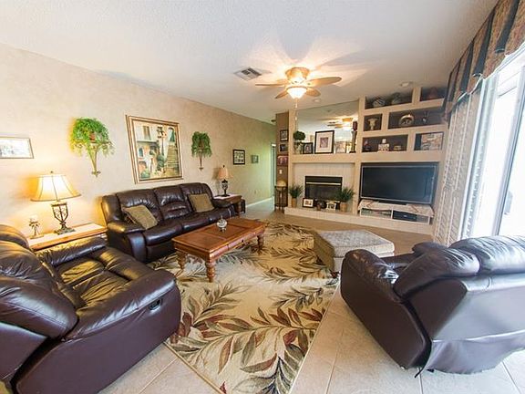 5th image of 2282 Warwick Dr