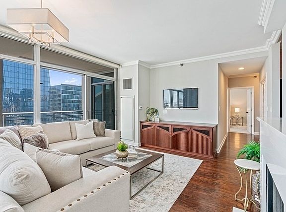 2nd image of 1250 S Michigan Ave APT 2402