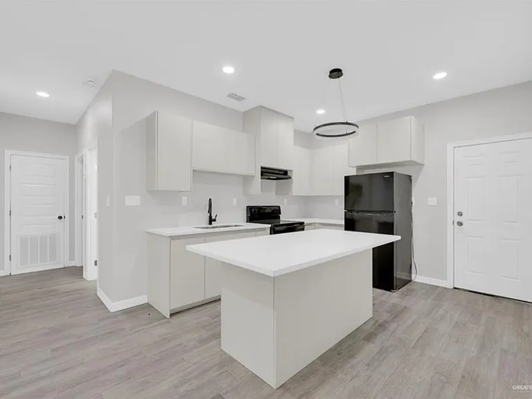 1013 W Mahala Ave #1 — Photo 6