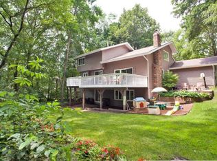 9555 Dogwood Cir, Eden Prairie, MN 55347