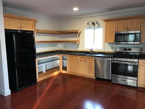 Kitchen with full appliances