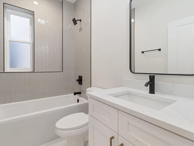 839 N Rockwell St #2R — Photo 13