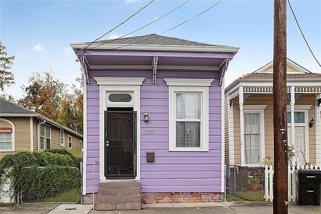 1st image of 1122 Desire St