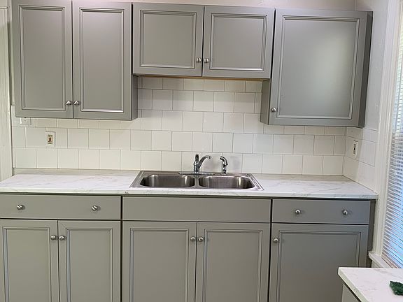 3rd image of 80 Hanover St APT 4