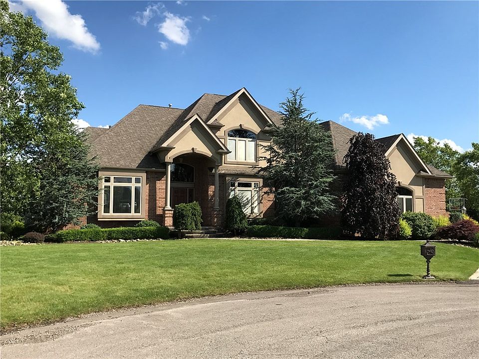 1st image of 1013 Country Club Dr