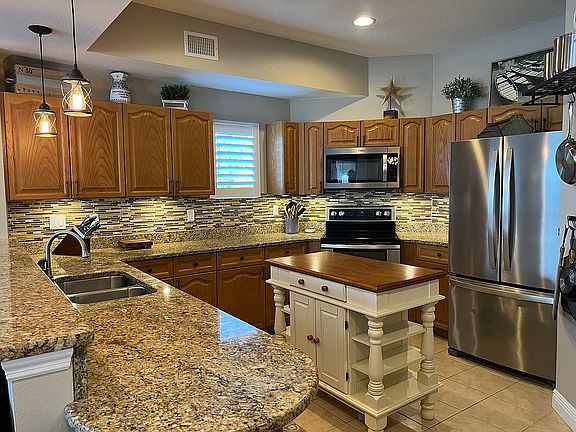 4th image of 631 Blue Taverna Ln