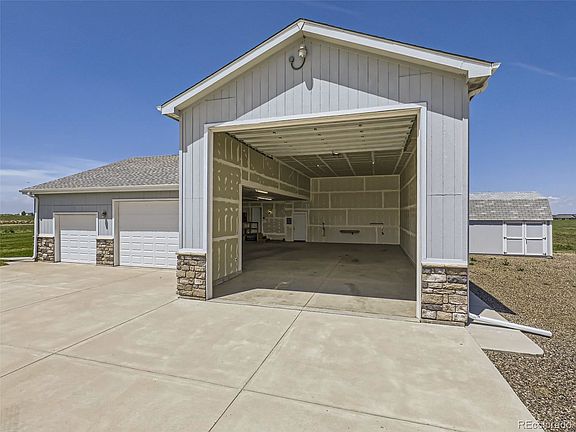 4th image of 13950 Gentry St