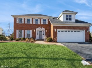 351 Jamestown Ave, Westmont, IL 60559