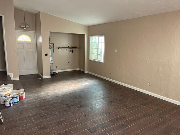 Brand new remodeled bonus room with its own door to the driveway.