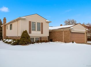 13853 Deepwood Ct, Sterling Heights, MI 48312