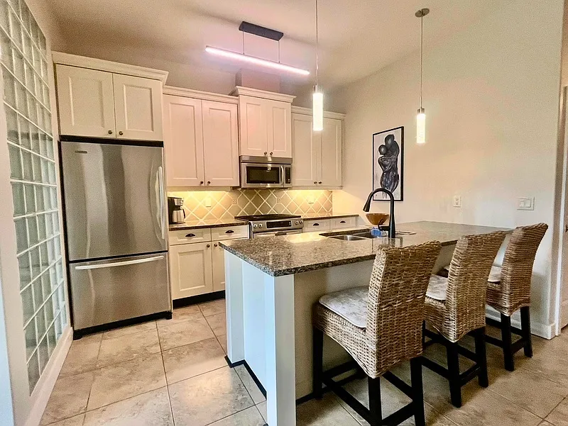 2 bed, 1.0 bath, $1,800 — Photo 4