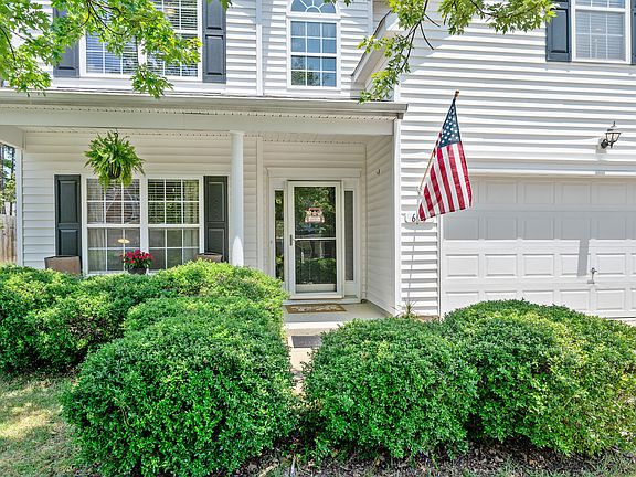 2nd image of 605 Pyracantha Dr
