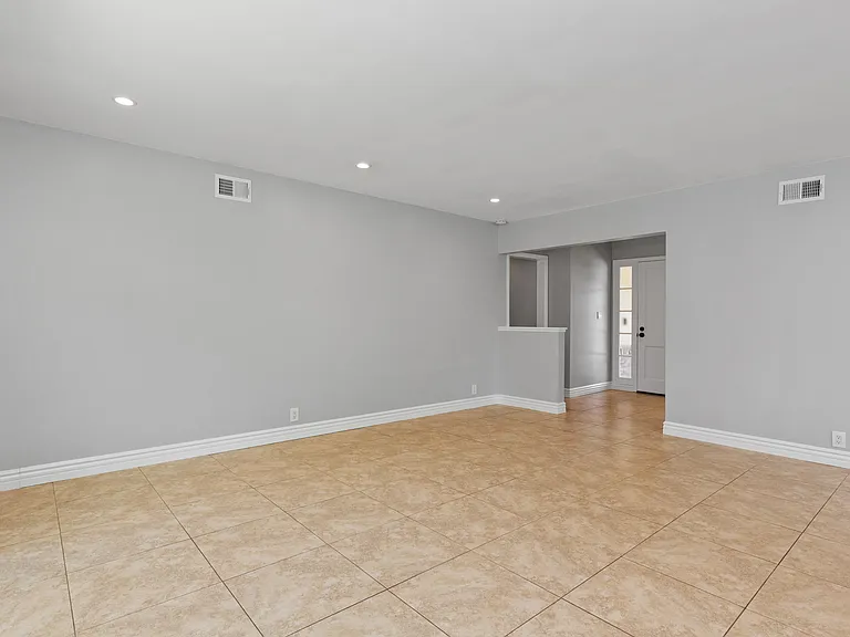 831 E Hoover Ave — Photo 10