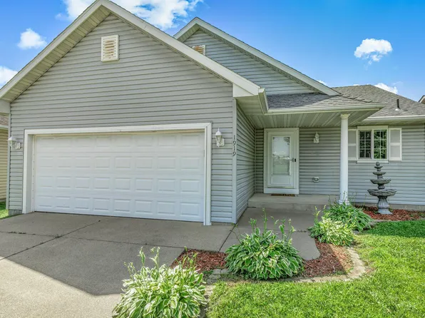 1919 W Oakes Dr, Saint Cloud, MN 56303